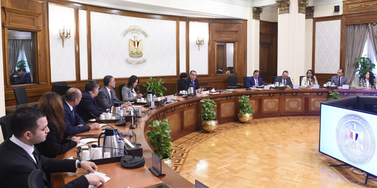 رئيس الوزراء يلتقي رئيس هيئة الاستثمار ونوابه الثلاثة الجُدد 