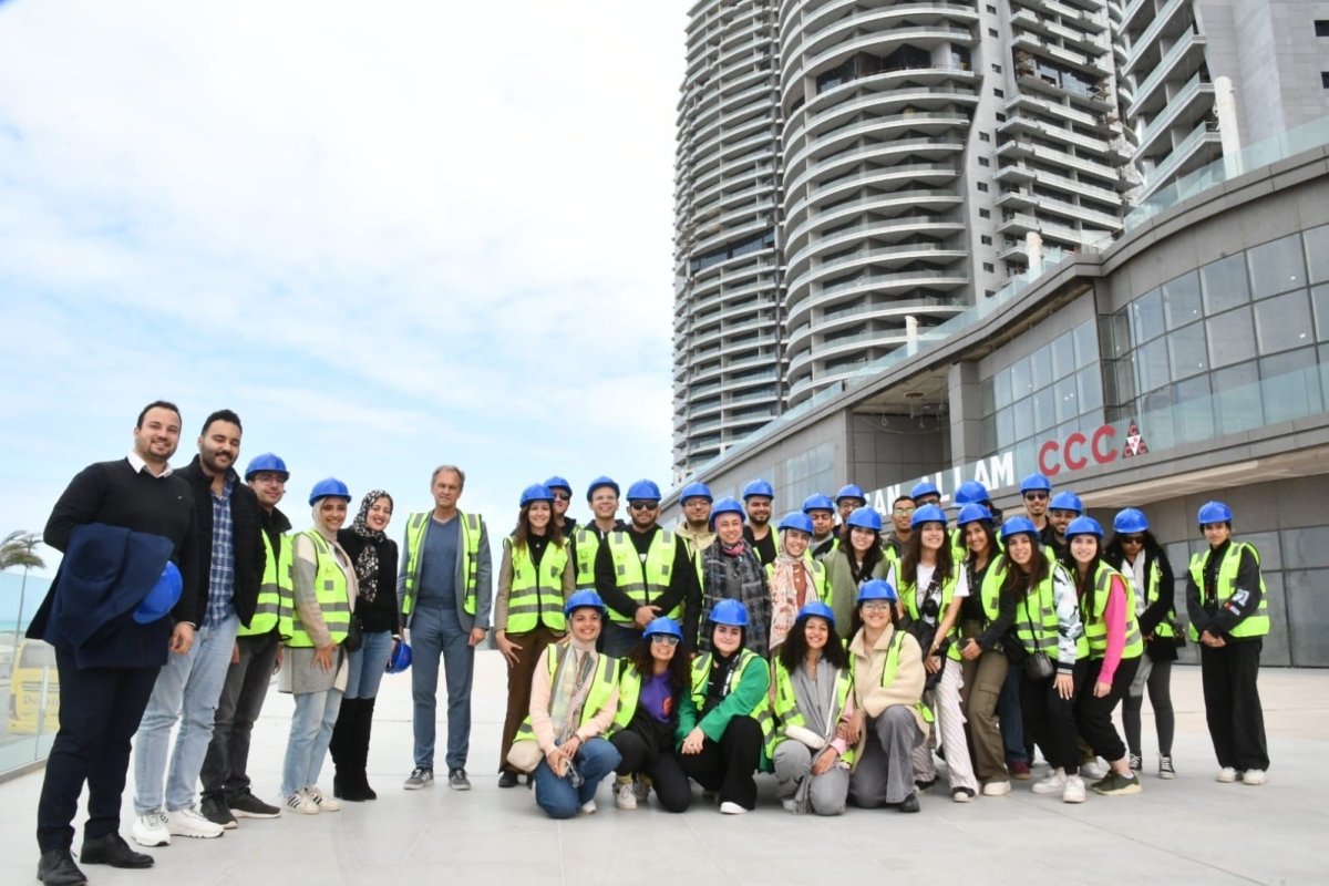 الإسكان" تنظم زيارة موسعة لطلاب الجامعة الألمانية بالقاهرة إلى مدينة العلمين الجديدة