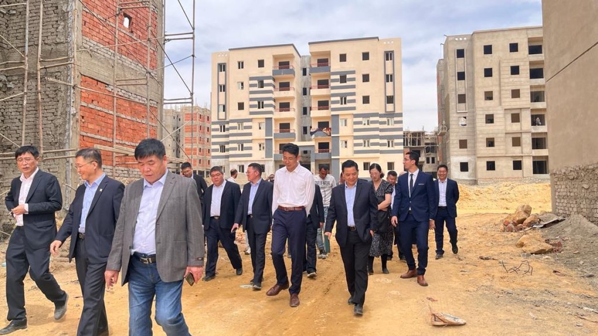 الإسكان: وفد صيني يزور مدينة السويس الجديدة للإطلاع على فرص الاستثمار