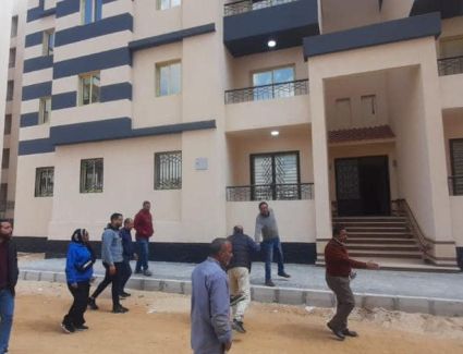 مسئولو "الإسكان" يتفقدون وحدات سكن لكل المصريين بالعبور الجديدة