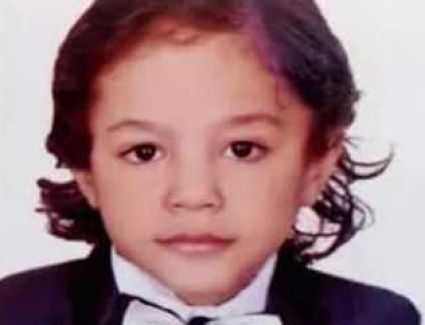 باسم رباعي مسيحي .. الطفل شنودة في أحضان والدته بالتبني 