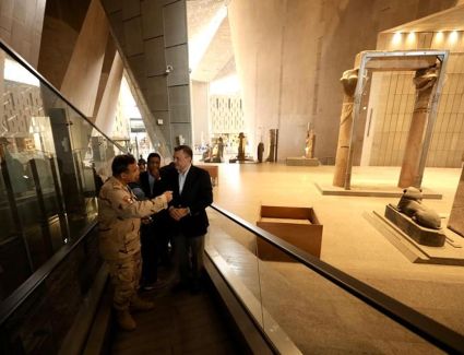 وزير السياحة والآثار يتفقد آخر مستجدات العمل بالمتحف المصري الكبير