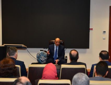 وزير الطيران المدني يباشر سير العمل من مقر الوزارة بالعاصمة الإدارية الجديدة