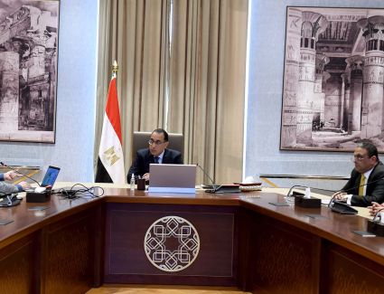 رئيس الوزراء يلتقي رئيس هيئة التأمين الاجتماعي لمتابعة عدد من ملفات العمل 