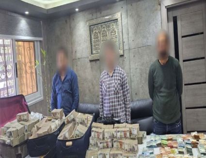 بقيمة 17 مليون جنيه.. ضبط 3 أشخاص لاتجارهم في النقد الأجنبي بالقاهرة