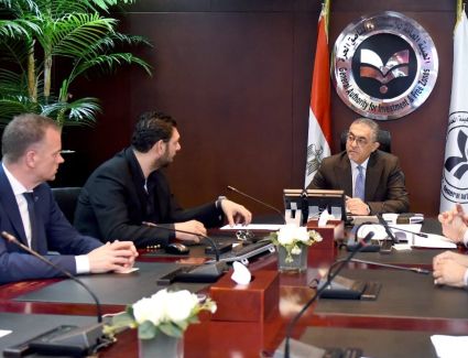 الهيئة العامة للاستثمار وشركة "سوميتومو" اليابانية  تبحثان فرص تعزيز صناعة السيارات في مصر