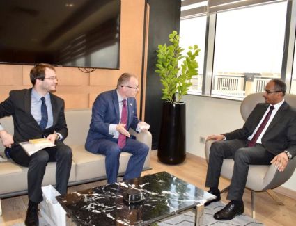 نائب وزير الإسكان يبحث مع سفير التشيك بالقاهرة أوجه التعاون المشترك قي قطاع مياه الشرب والصرف الصحى