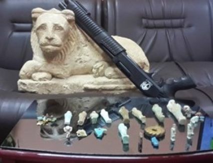 بحوزته تماثيل فرعونية مقلدة .. ضبط تاجر آثار مزيف بالقاهرة 
