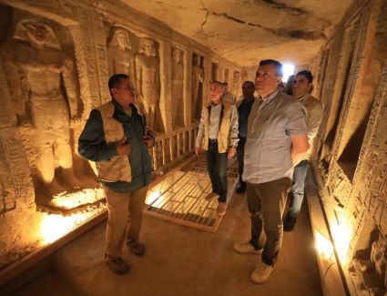 وزير السياحة يتفقد موقع حفائر البعثة الأثرية المصرية بسقارة