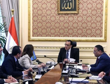 رئيس الوزراء يلتقي وزيرة الهجرة لاستعراض عدد من ملفات العمل