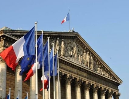 فرنسا تدعو إلى وقف الاشتباكات في السودان