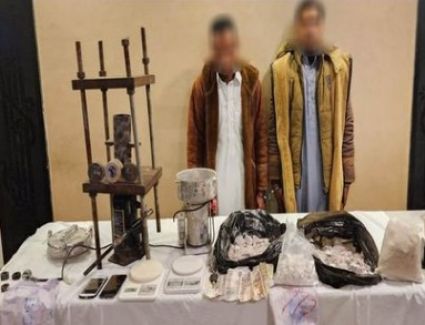 بيصنعوا الهيروين.. ضبط تاجري مخدرات بحوزتهم كميات ضخمة بقيمة 2.5 مليون جنيه 