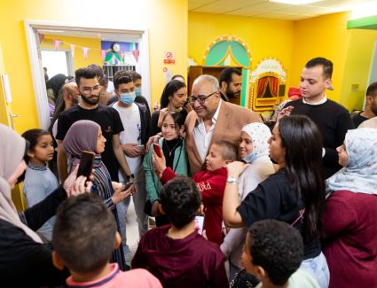 بمشاركة بيومى فؤاد.. رويال  للتطوير تطلق مبادرة " العيد يجمعنا  " وتحتفل مع أطفال مستشفى " 57357 " بعيد الفطر المبارك 