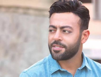 بعد إصابة مدير أعماله .. هل أصيب تامر عاشور بكورونا؟