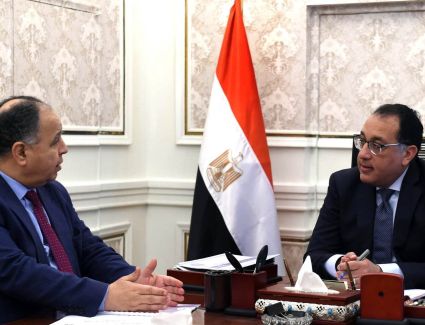 رئيس الوزراء يستعرض مع وزير المالية مستهدفات موازنة العام المالي المقبل 2023/2024