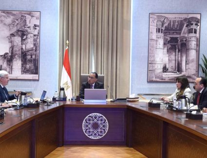 رئيس الوزراء يتابع مع وزير التعليم العالي موقف الطلاب المصريين الدارسين بالجامعات السودانية