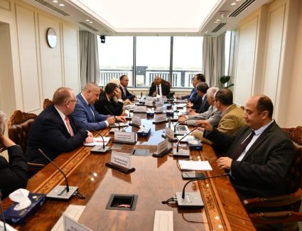 وزير النقل يشرف على انهاء الاتفاق مع سكودا التشيكية لعمرة واعادة تاهيل وصيانة جرارات الهنشل بالسكة الحديد