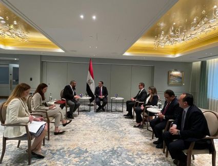 رئيس الوزراء يلتقي وزير الخارجية البريطاني 