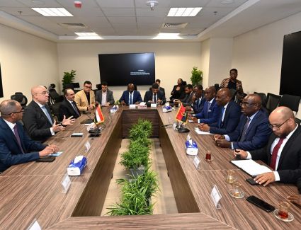 وزير الإسكان يعرض على نظيره الأنجولى التجربة العمرانية التى تشهدها الدولة المصرية فى عهد الرئيس السيسي