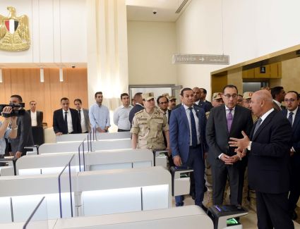 رئيس الوزراء يتفقد مقر وزارة النقل بالعاصمة الإدارية الجديدة