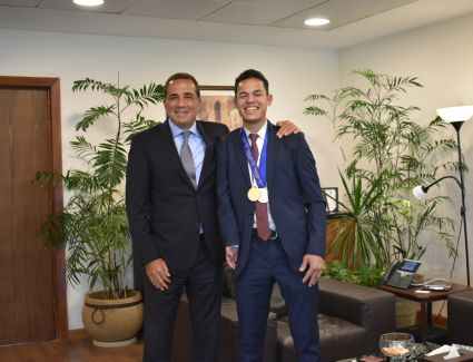 البنك الأهلي الكويتي - مصر يحتفل بفوز أحد موظفيه بالميدالية الذهبية في بطولة الجمهورية للباراتايكوندو