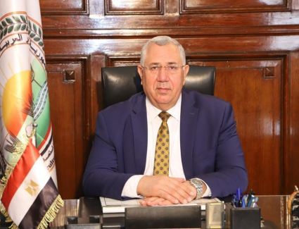 وزير الزراعة يعلن الإفراج عن أكبر كمية للأعلاف دفعة واحدة  308 ألف طن "الذرة والصويا" بحوالي 134 مليون دولار                 