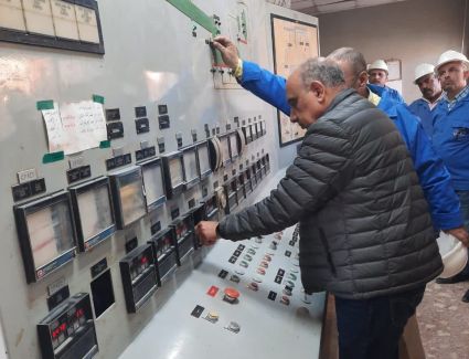 وزير قطاع الأعمال العام يتفقد مصانع شركة الإسكندرية للحراريات 