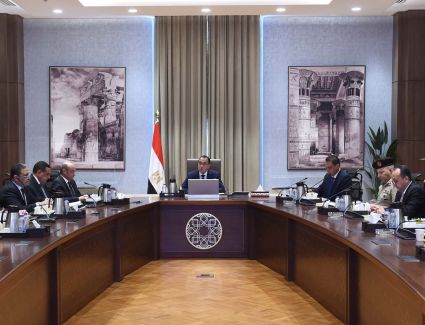 رئيس الوزراء يترأس اجتماع اللجنة الرئيسية لتقنين أوضاع الكنائس