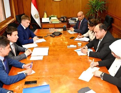 وزير التجارة والصناعة يستعرض مع نظيره الأوراسي تطور مفاوضات اتفاق التجارة الحرة بين البلدين