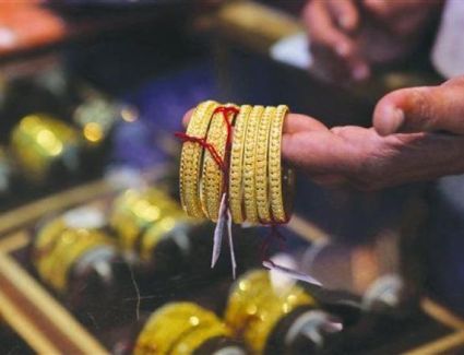 الذهب يواصل التراجع اليوم الخميس 18-5-2023