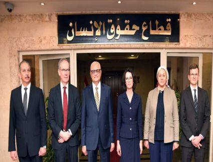 الداخلية تستقبل وفدًا دبلوماسيًا من السويد بمقر قطاع حقوق الإنسان 