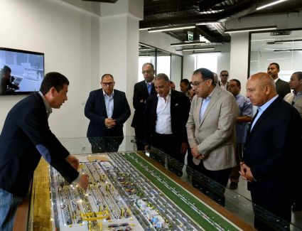 رئيس الوزراء يتفقد ميناء السادس من أكتوبر الجاف بعد تشغيله تجريبياً خلال مؤتمر المناخ COP27