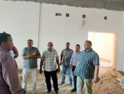 رئيس " قنا الجديدة " يتفقد أعمال تنفيذ مستشفى سعة 175 سريراً ومركز شباب على مساحة 15 فدانا بالمدينة