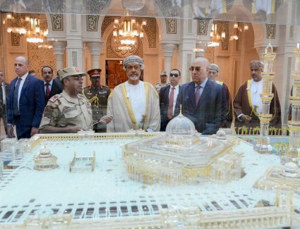 بالصور.. سلطان عُمان يقوم بجولة تفقدية بالعاصمة الإدارية الجديدة