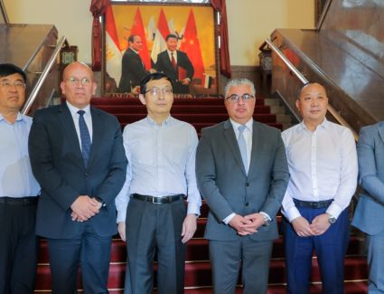 رئيس اقتصادية قناة السويس ينهي جولته ببكين بمباحثات ثنائية مع شركات لصناعات ثقيلة