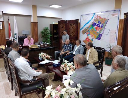 رئيس جهاز بني سويف الجديدة يستقبل مجموعة من سكان المدينة لبحث طلباتهم ومقترحاتهم