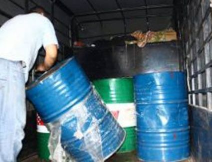 ضبط مسئول عن محطة وقود متهم باحتكار 16 ألف لتر بنزين 