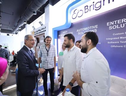 وزير الاتصالات يفتتح فعاليات ملتقى توظيف لخريجى برامج معهد تكنولوجيا المعلومات فى التخصصات الداعمة لصناعة الإلكترونيات