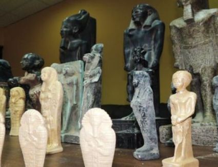 الأموال العامة تضبط تاجر آثار مزيف متهم بالنصب على المواطنين 