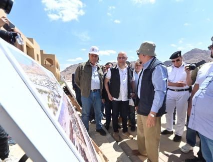 وزير الإسكان ومحافظ جنوب سيناء يواصلان الجولة التفقدية بمشروع تطوير موقع التجلى الأعظم بمدينة سانت كاترين