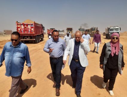 مسئولو " الإسكان " يتفقدون أعمال تمهيد الطرق بمداخل منطقة "الرابية" المضافة لمدينة الشروق