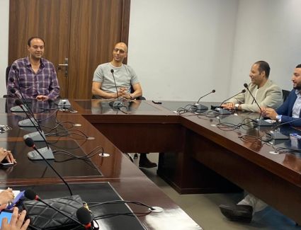 رئيس جهاز " القاهرة الجديدة " يلتقي حاجزي سكن مصر بأرض المعارض