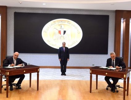 رئيس الوزراء يشهد توقيع مذكرة تفاهم بشأن دعم وتطوير المشروعات الصغيرة والمتوسطة بالمنطقة الصناعية بشرق بورسعيد