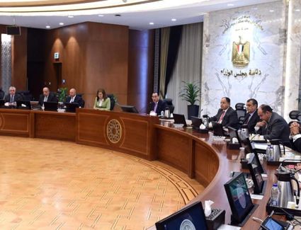 رئيس الوزراء يترأس اجتماع المجلس الأعلى لصناعة السيارات 