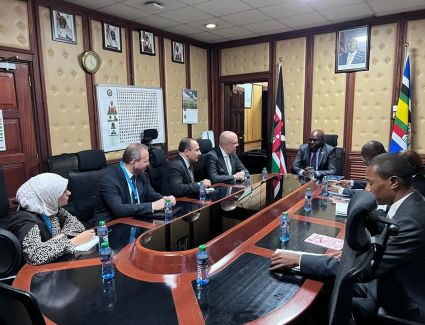 لعرض التجربة العمرانية المصرية.. وزير الإسكان يلتقى رئيسى لجنتى الإسكان والبنية التحتية بالبرلمان الكينى
