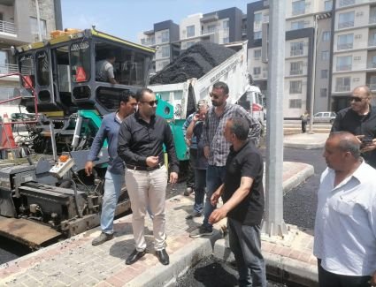 رئيس جهاز " دمياط الجديدة " يتفقد أعمال رصف الطرق وتنسيق الموقع بمشروع جنة