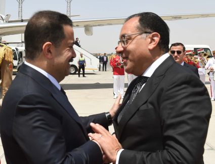 رئيس الوزراء يستقبل رئيس الوزراء العراقي والوفد المرافق له بمطار القاهرة