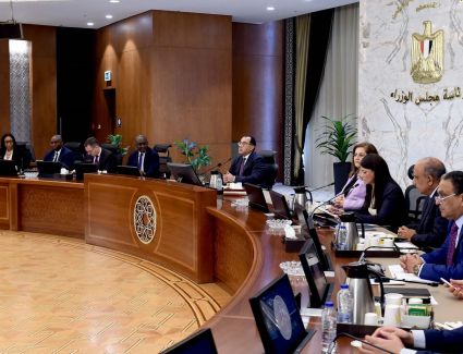 رئيس الوزراء يعقد اجتماعًا مع العضو المنتدب لمؤسسة التمويل الدولية وفريق متابعة تنفيذ اتفاقية الدعم الفني