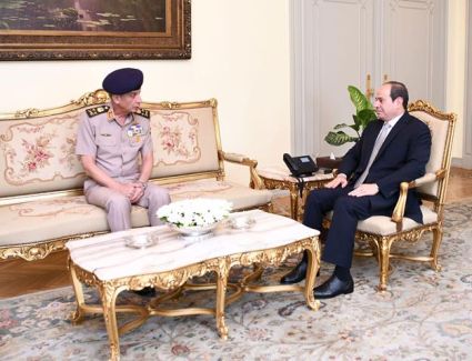 الرئيس السيسي يستقبل القائد العام للقوات المسلحة وزير الدفاع والإنتاج الحربي