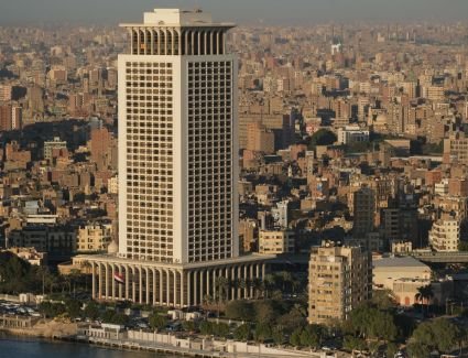 مصر ترحب بإعادة التمثيل الدبلوماسي بين قطر والإمارات